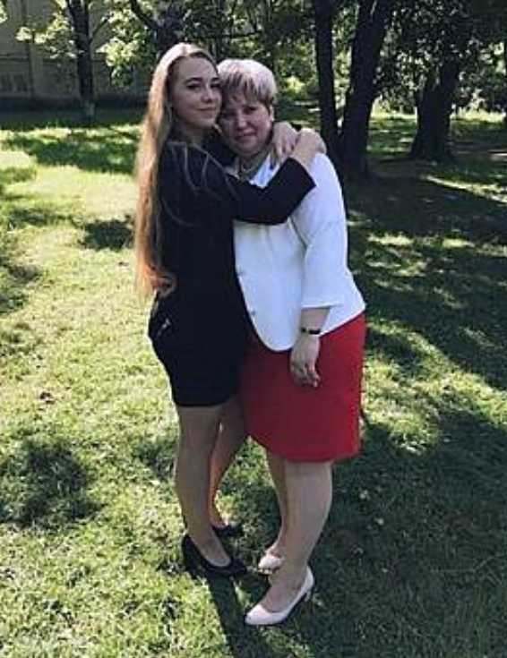 Kadın öğretmenle öğrencisinin skandal fotoğrafı ortaya çıktı - Resim: 4