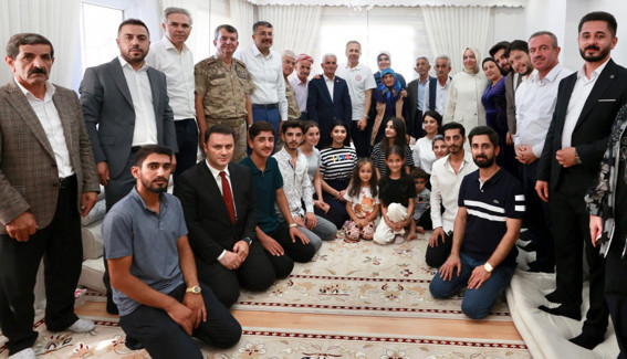 İçişleri Bakanı Ali Yerlikaya'dan Hakkari'de anlamlı ziyaret - Resim: 0