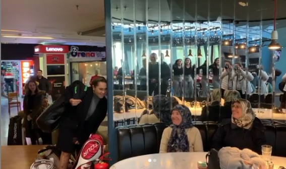 67 yaşındaki Durdu Teyze Hülya Avşar'a teniste meydan okudu maç yaptılar - Resim: 3