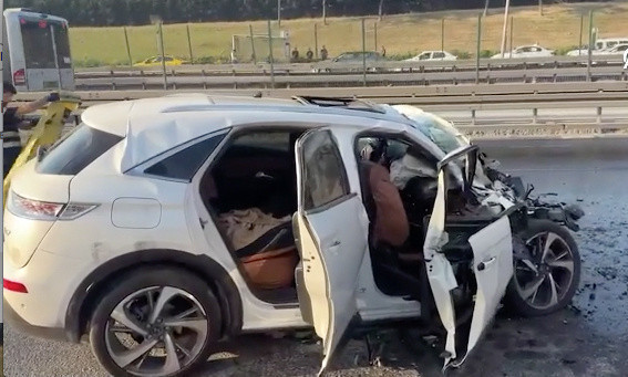 Küçükçekmece'de korkunç kaza! İETT otobüsüne arkadan çarptı 3 kişi öldü - Resim: 0