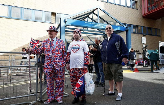 Kraliyet ailesinin üçüncü bebeği dünyaya geldi - Resim: 4