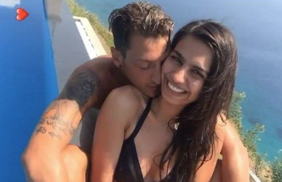 Rihanna paylaşımı Amine'yi kıskançlık krizine soktu! - Resim: 4