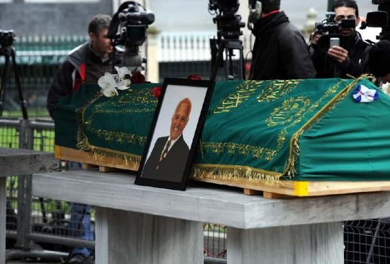 Torununun çorabı Birand'ın tabutunda! - Resim: 2