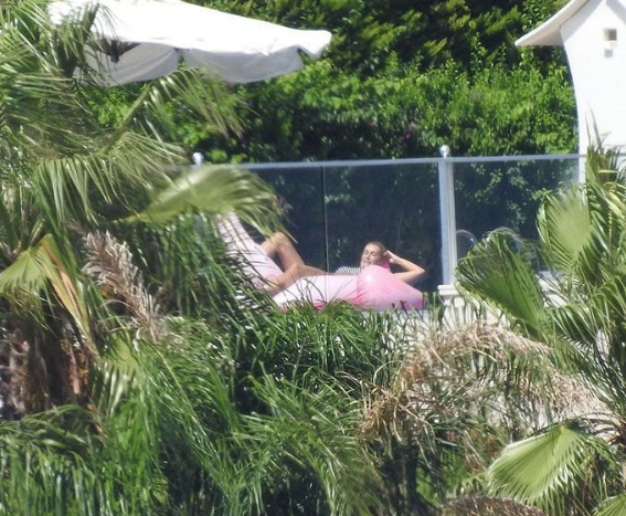 Sıla'nın flamingo deniz yatağı keyfi - Resim: 1