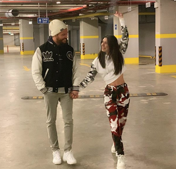 Sinan Akçıl ile Burcu Kıratlı otoparkta dudak dudağa! - Resim: 4