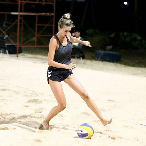 Şeyma Subaşı plaj futbolu oynadı işte o görüntüler - Resim: 4