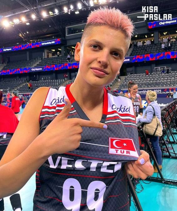 Ebrar Karakurt'un Pınar Deniz'e yaptığı kriz çıkaran gönderme sosyal medyayı salladı! - Resim: 3