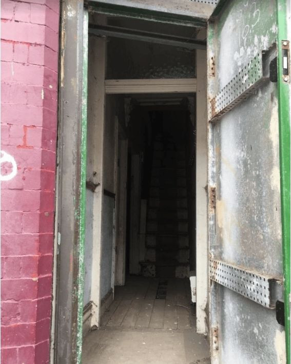 Sadece 1 Sterlin'e aldığı evi 2 yıl uğraşarak bambaşka bir hale soktu - Resim: 3