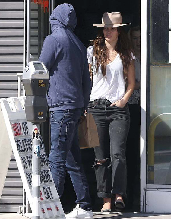 23 yaş model sevgilisiyle yakalandı! - Resim: 1