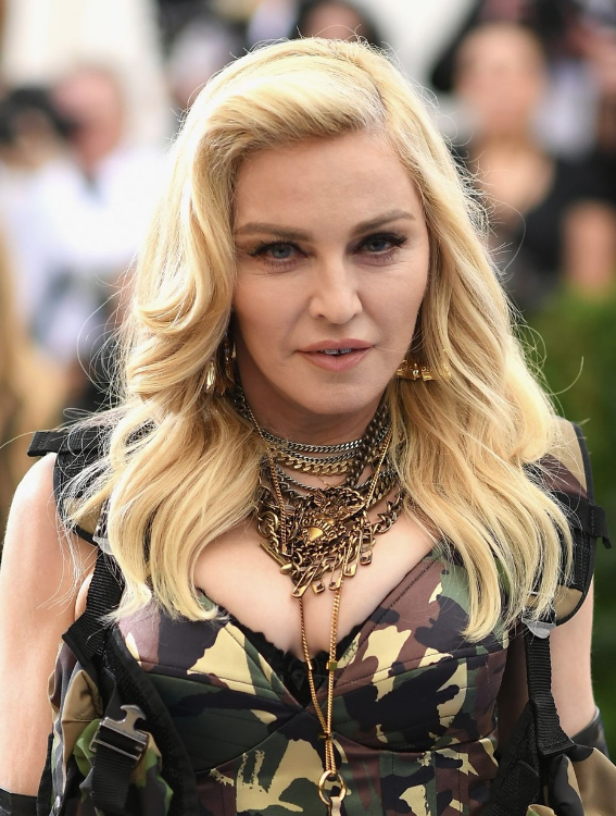 Saklamak için çok uğraştı! Madonna'nın olay görüntüsü - Resim: 2
