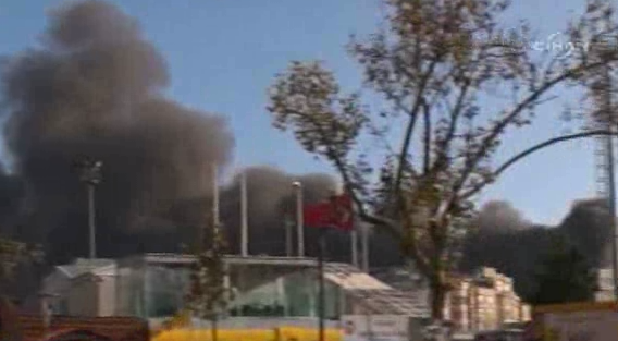 Taksim'de korkutan yangın - Resim: 1