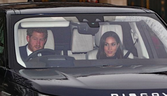 Kraliçe kural bozdu! İşte dünyanın dikkatini çeken kare - Resim: 3