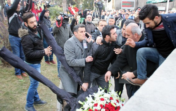 Şehit cenazesinde CHP'ye şok paramparça ettiler - Resim: 2