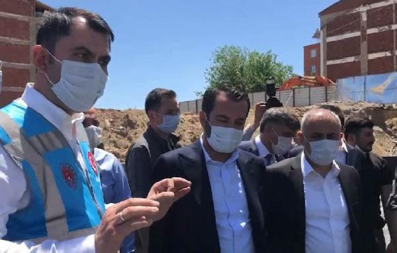 Bakan Kurum'dan Elazığ'daki müteahhide işini düzgün yap tepkisi - Resim: 0