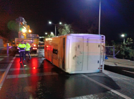 Takım otobüsü kaza yaptı! 14 kişi yaralandı, futbolcuların durumu ağır - Resim: 0