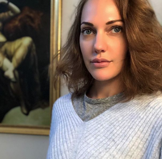 Meryem Uzerli bu sefer etek kaldırdı! Transparan kıyafeti tepki çekmişti - Resim: 1