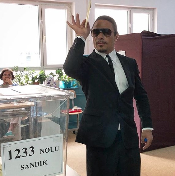 Ünlüler sandık başında! Nusret sandığı bile 'tuzladı' - Resim: 3