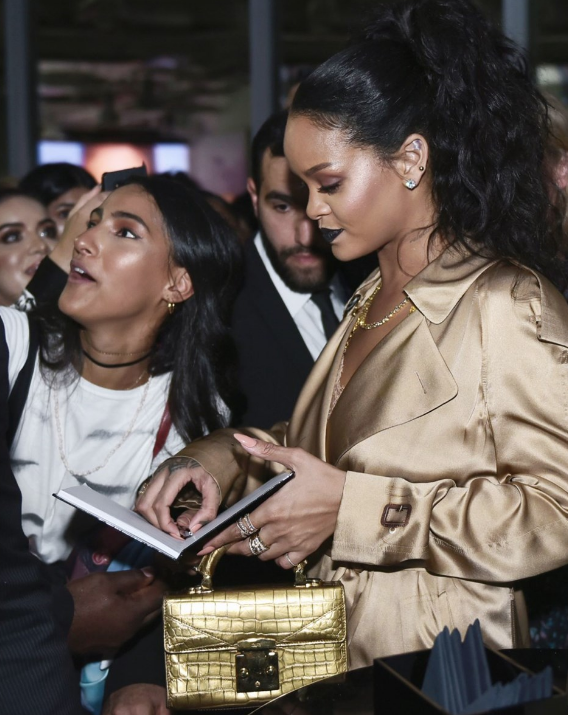 Rihanna'dan Donald Trump'a rest: Bir daha çalamayacak - Resim: 3
