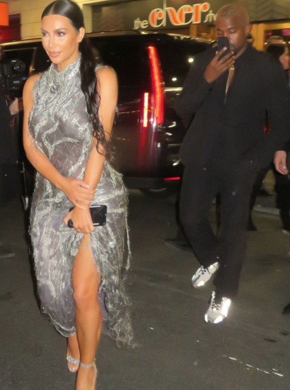 Kim Kardashian'dan Şener Şen usulü cevap - Resim: 3