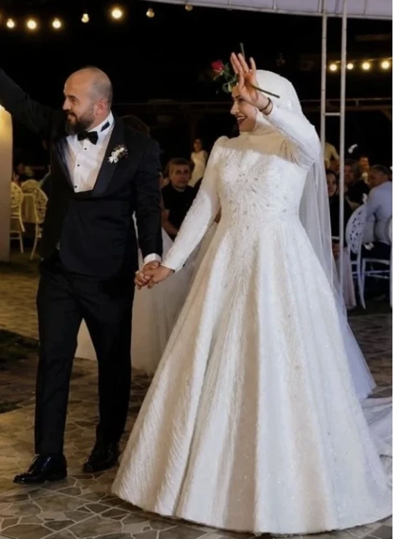Görümcesinin düğününe katılmamıştı! Fahriye Evcen'den yeni hamle... - Resim: 7