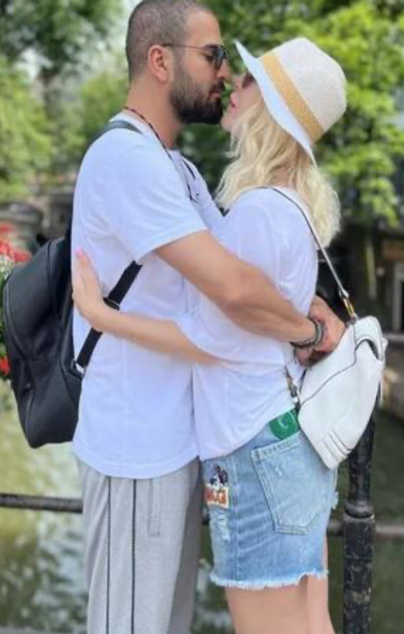 59'luk Seda Sayan'ın genç eşiyle aşk pozları! - Resim: 3