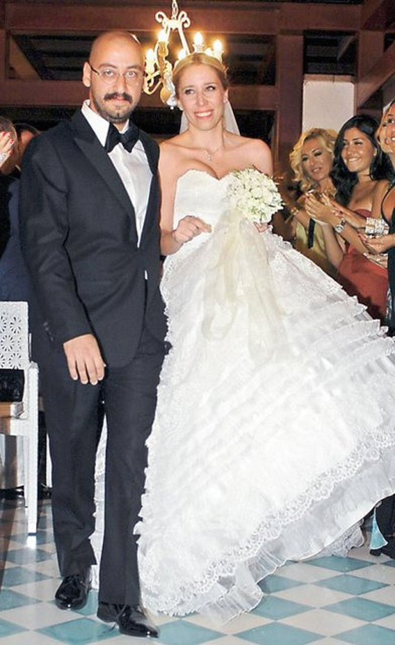 Gülenay Kalkan kaç yaşında Tarık Ünlüoğlu'nun ikinci eşi kimdir? - Resim: 3