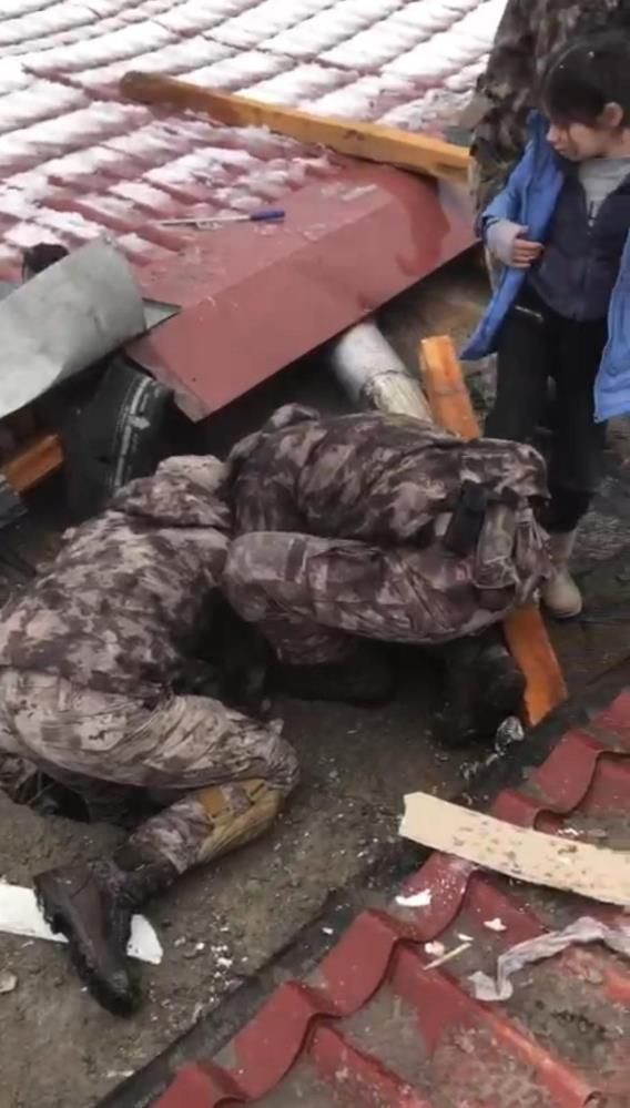 9 saatte 2 büyük deprem 10 ili vurdu! Ekipler seferber oldu: Enkaz altından saatler sonra kurtarıldılar! - Resim: 1