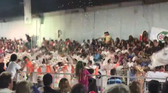 Karnavalda sahne çöktü: 34 kişi yaralandı - Resim: 2