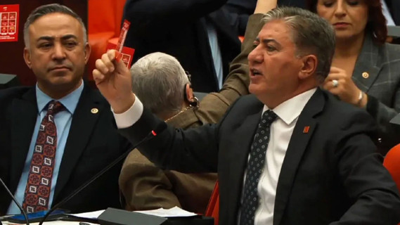 CHP kırmızı kart gösterdi, Sırrı Süreyya Önder gülmemek için çok zorlandı - Resim: 0