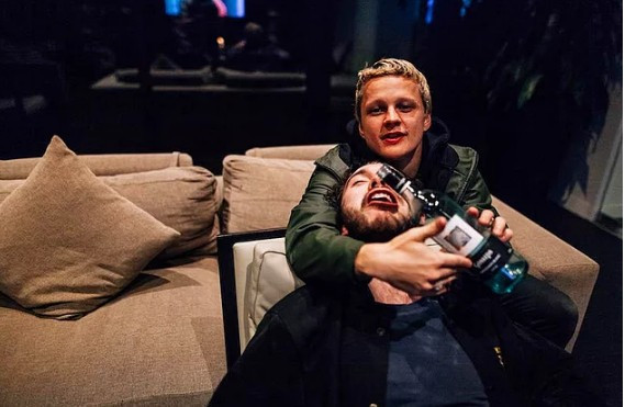 Bu ikili beleşçiliğin zirvesi! Peki bunu nasıl başarıyorlar - Resim: 1