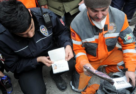 Enkazda can veren Miyazki'ye ayıp ettiler - Resim: 1