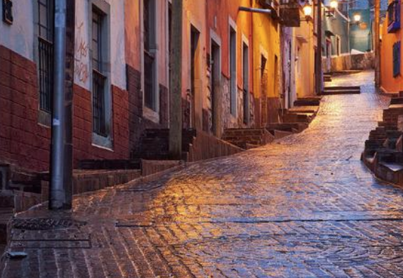 Bu merdivende öpüşmek için çiftler sıraya giriyor - Resim: 3