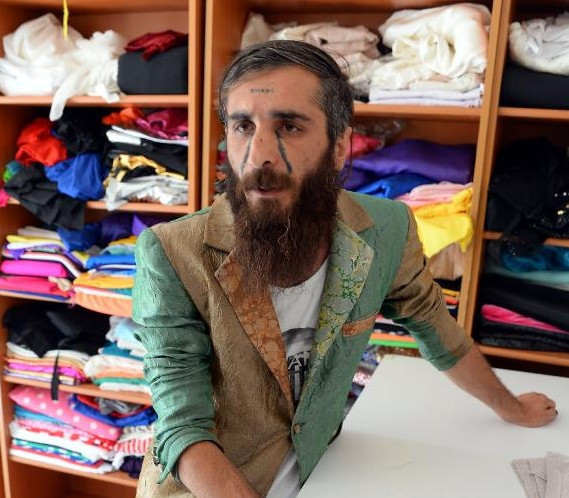 Enayi fena kıvırdı sokakta başka karakolda başka - Resim: 3