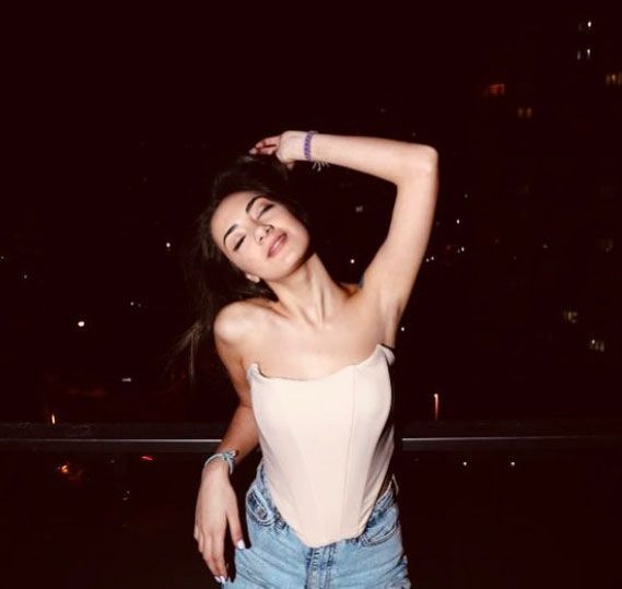 Mehmet Şef'in kızı Sude Yalçınkaya'dan dudak uçuklatan pozlar! Siyah bikinisiyle tozu dumana kattı! - Resim: 4