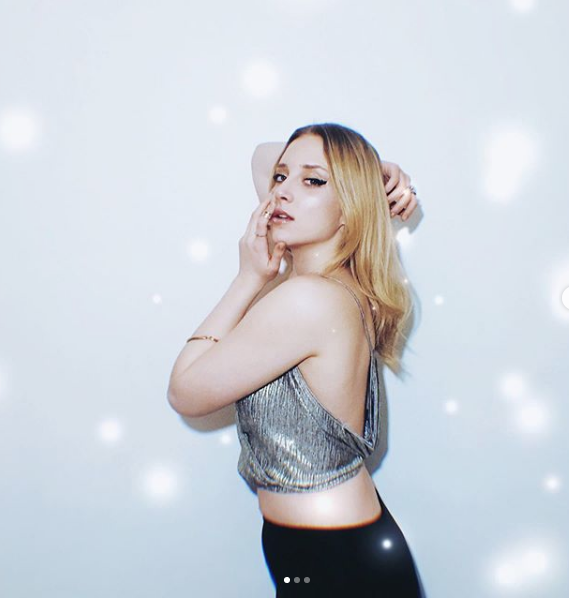 Mucize Doktor hayranlarını çıldırttı! Hayal Köseoğlu'nun göğüs dekolteli pozları olay - Resim: 2