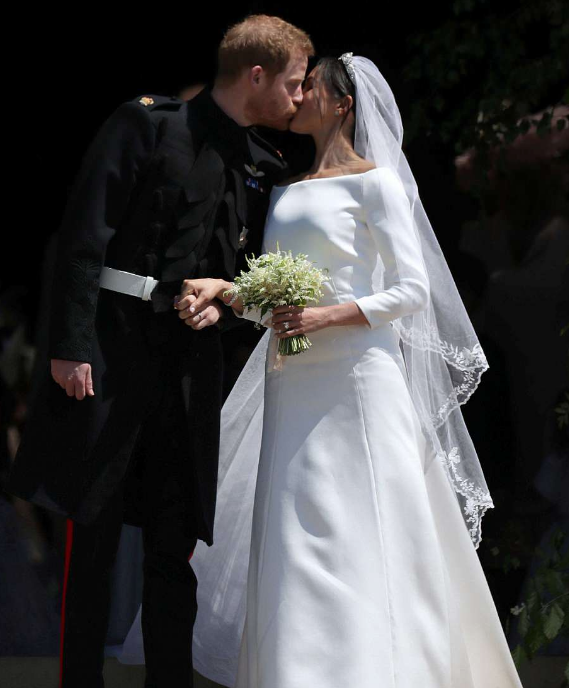 Herkes bu kadını konuşuyor! Düğüne katıldı paranın dibine vurdu - Resim: 1