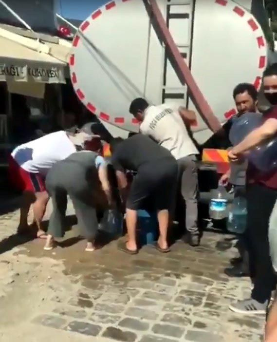 İzmir Foça'da günlerce susuz kalan vatandaş: Denizden evlerimize su taşıdık - Resim: 2