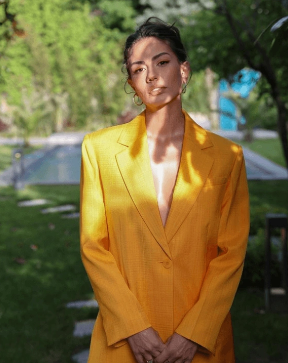 Anneannesini yeni kaybetmişti mini şortlu paylaşımı olay oldu! 'Azıcık saygın olsun!' - Resim: 1