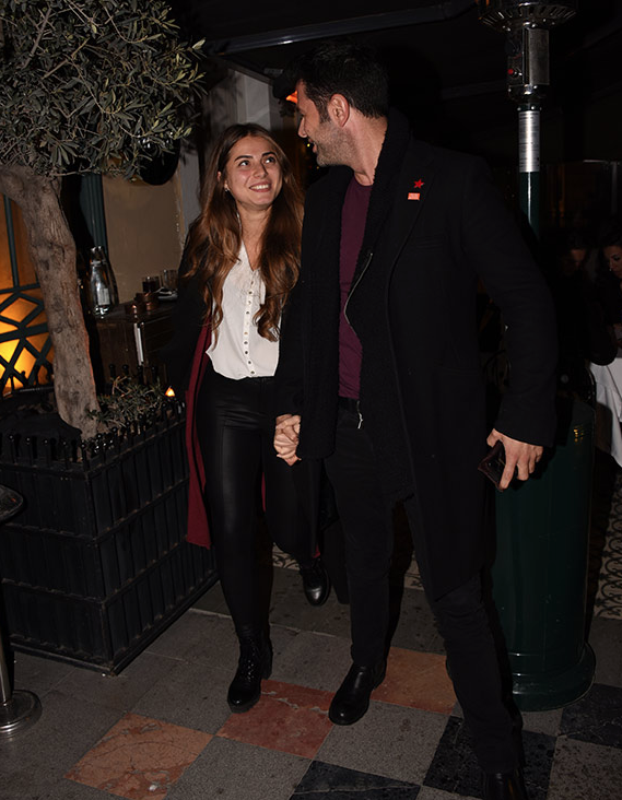 15 yaş küçük sevgilisiyle el ele göz göze yakalandı! - Resim: 3