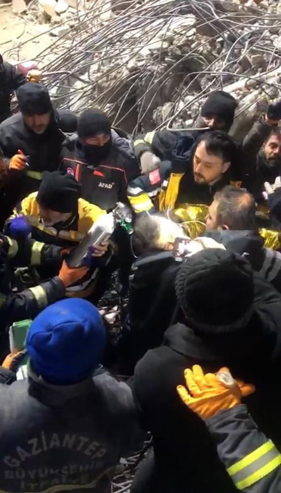 147 saat sonra minik Eylül'ün mucize kurtuluşu: Görüntüler içleri ısıttı! - Resim: 1