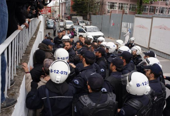 İstanbul Üniversitesi karıştı: 56 gözaltı  - Resim: 1