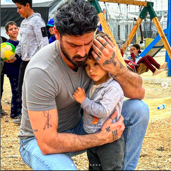 Michele Morrone kimdir kaç yaşında sevgilisi ile Hatay'a gitti gören dönüp yine baktı - Resim: 0