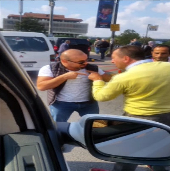 Turiste sahte dolar veren taksici ile Uberci yumruk yumruğa kavga etti! - Resim: 1