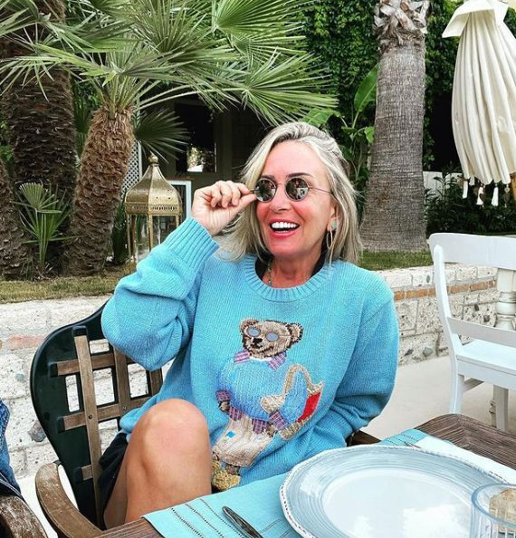 Saba Tümer beyaz bikinisiyle tozu dumana kattı! 51 yaşında, genç kızlara taş çıkardı - Resim: 1