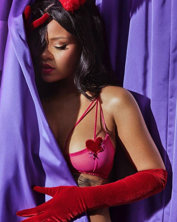 Rihanna'nın iç çamaşırı koleksiyonuna 'daha az seksi' eleştirisi - Resim: 1