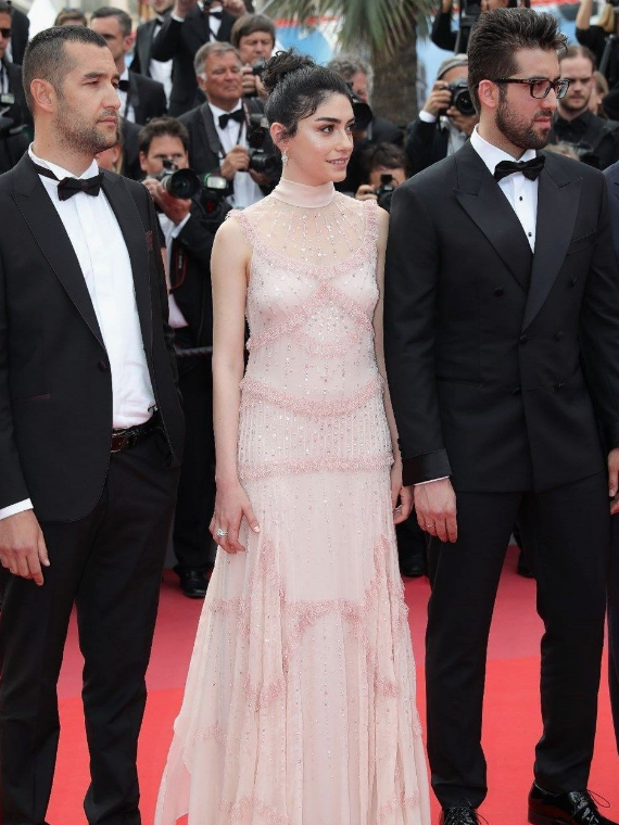 Fahriye Evcen’den IMDb rekoru! Zirveye yerleşti - Resim: 4