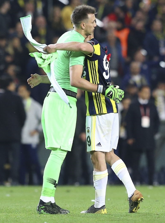 Derbide maç sonu ortalık karıştı - Resim: 4