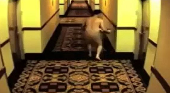  Çırılçıplak vaziyette kapıda kaldı! - Resim: 4