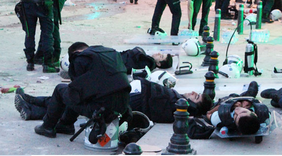 Taksim'de polis müdahale etmekten yorulunca... - Resim: 1