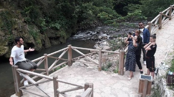 Karadeniz turu! Hakan poz verdi eşi çekti - Resim: 2